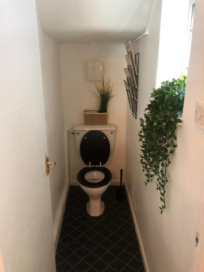 3 Bedroom Garden In East * Londres