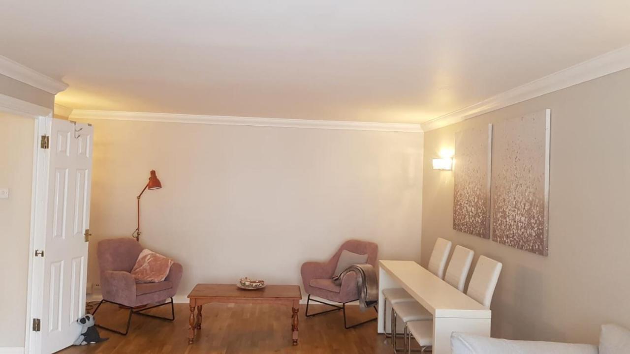 Appartement Lovely 2 Bedroom Flat In The Heart Of Water Wimbledon Londen