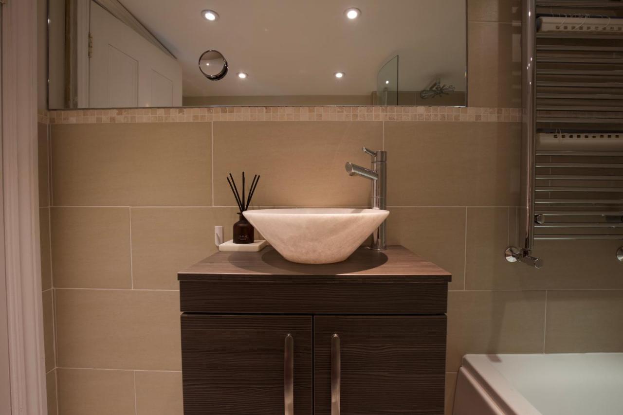Large 2 Beds Flat Overlooking Clapham Common Park Apartment