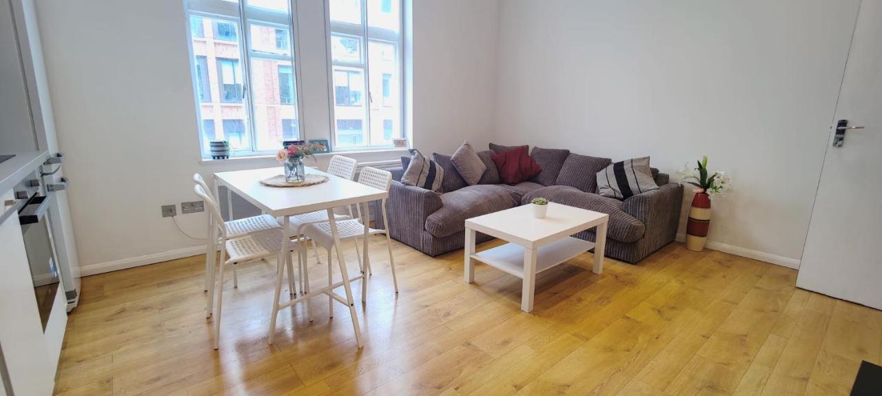 Spacious 3 Bed Flat Near Liverpool Street, Spitalfields *