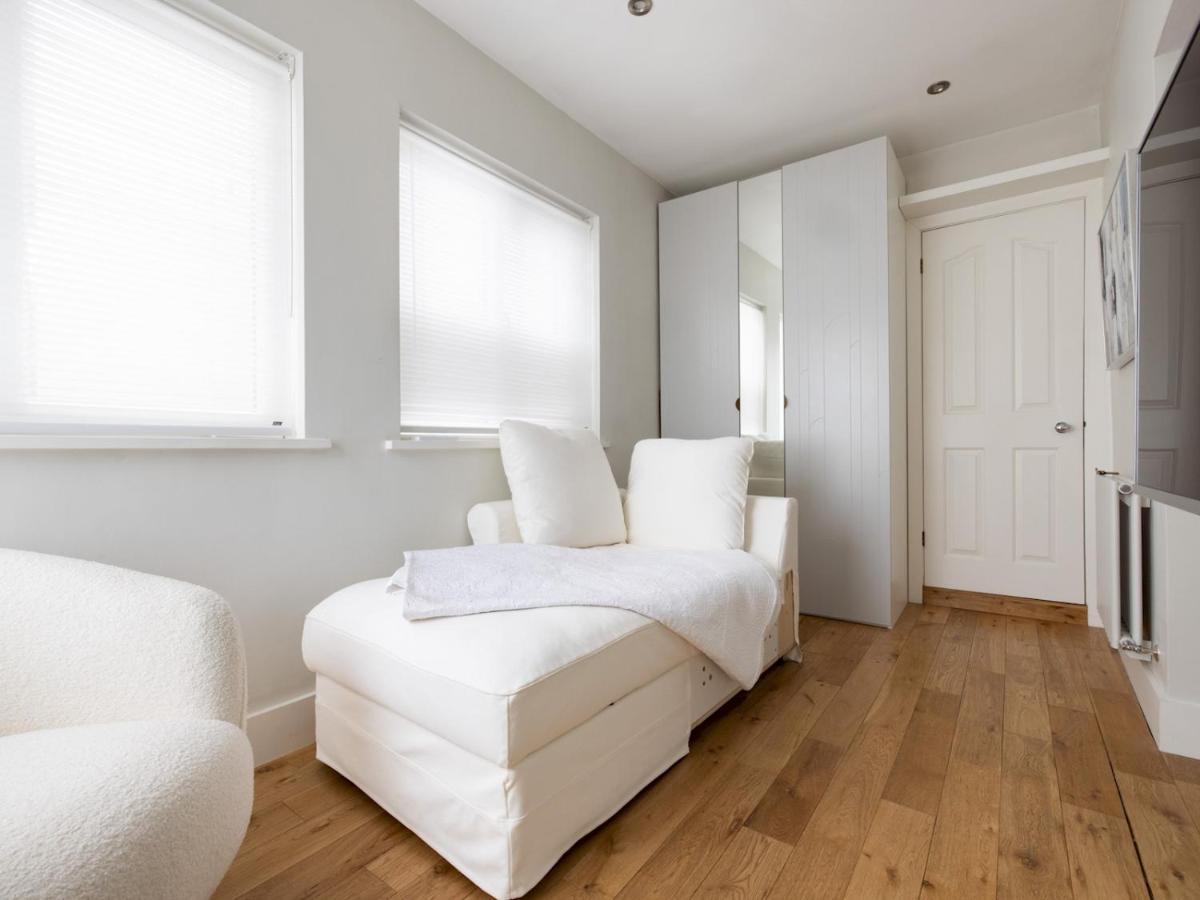 Pass The Keys Chic 1 Bedroom Flat Steps Of King's Road Chelsea Appartement