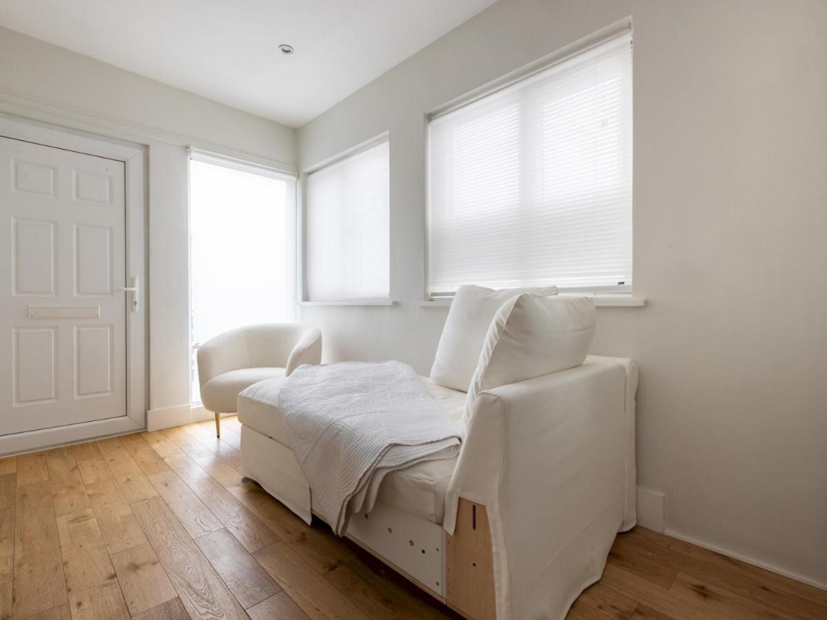Pass The Keys Chic 1 Bedroom Flat Steps Of King's Road Chelsea Londres