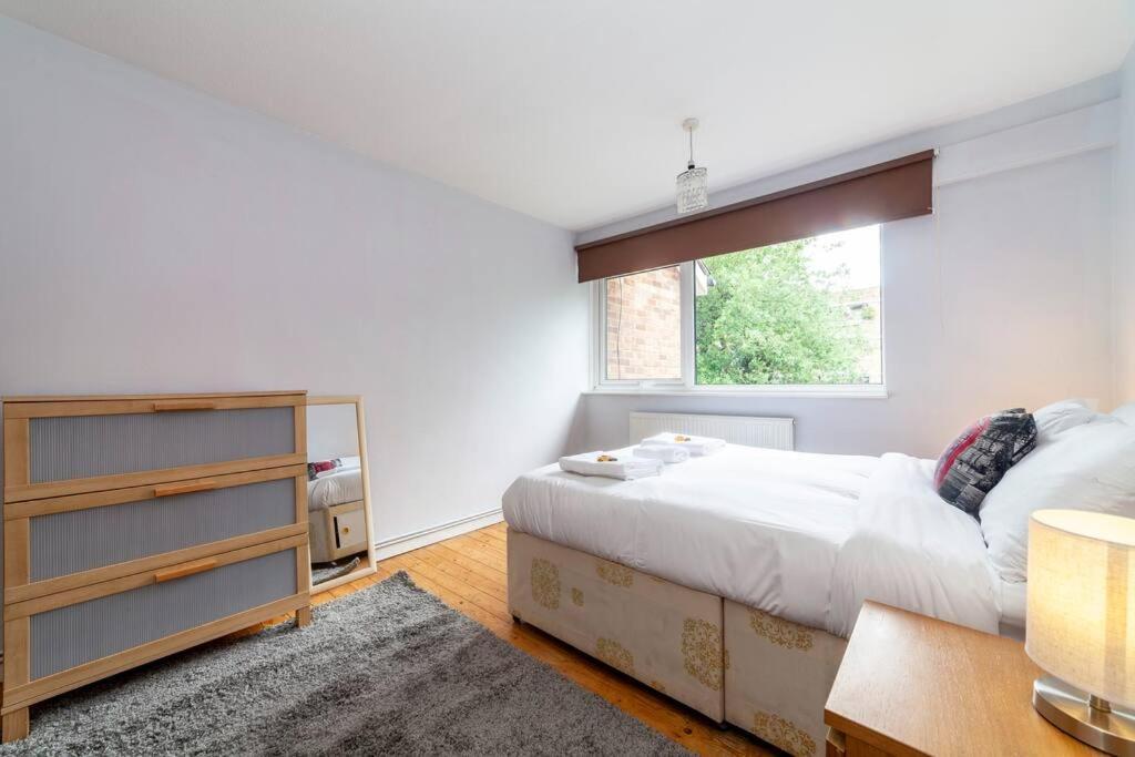 Ferienhaus Newly Refurbished 5 Bdr House Wgarden And Parking *