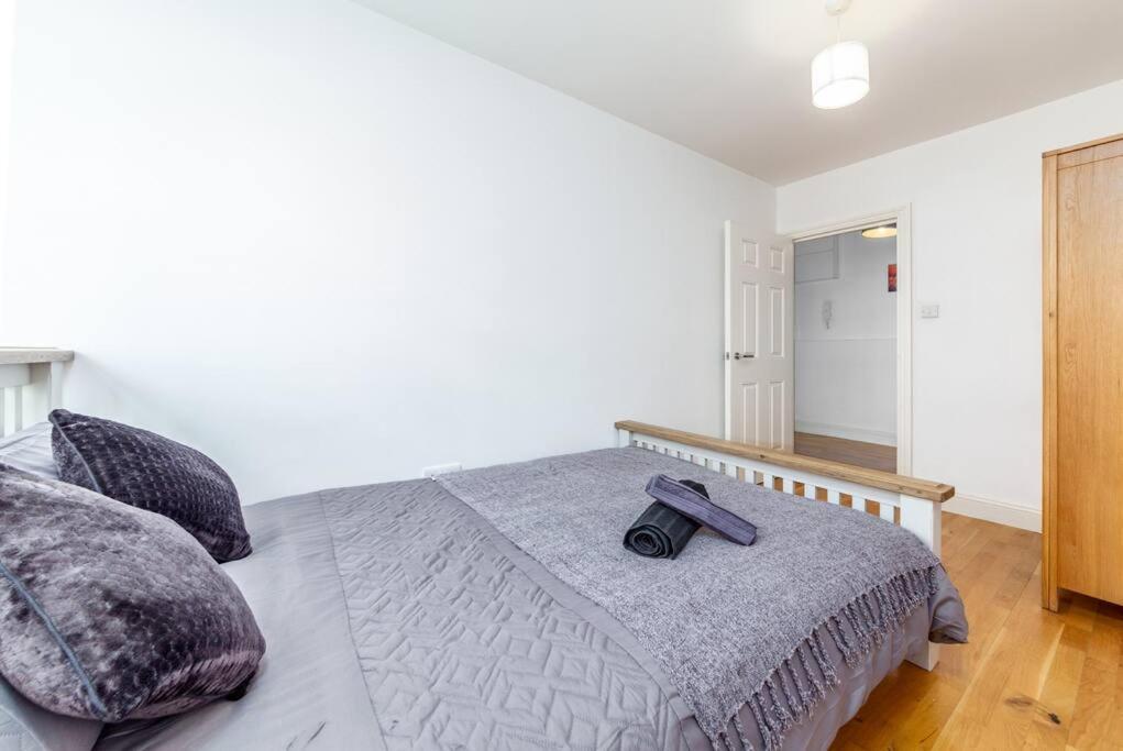 Lovely 2 Bed With With Private Patio Eye *