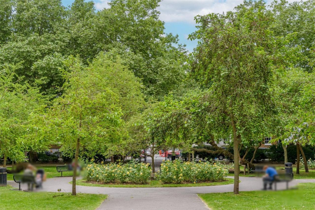 Charming 2-bed House In * Londres