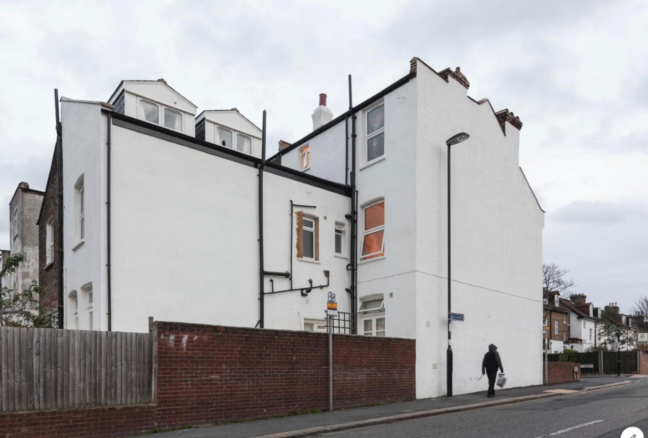 Apartment With A View Over South London