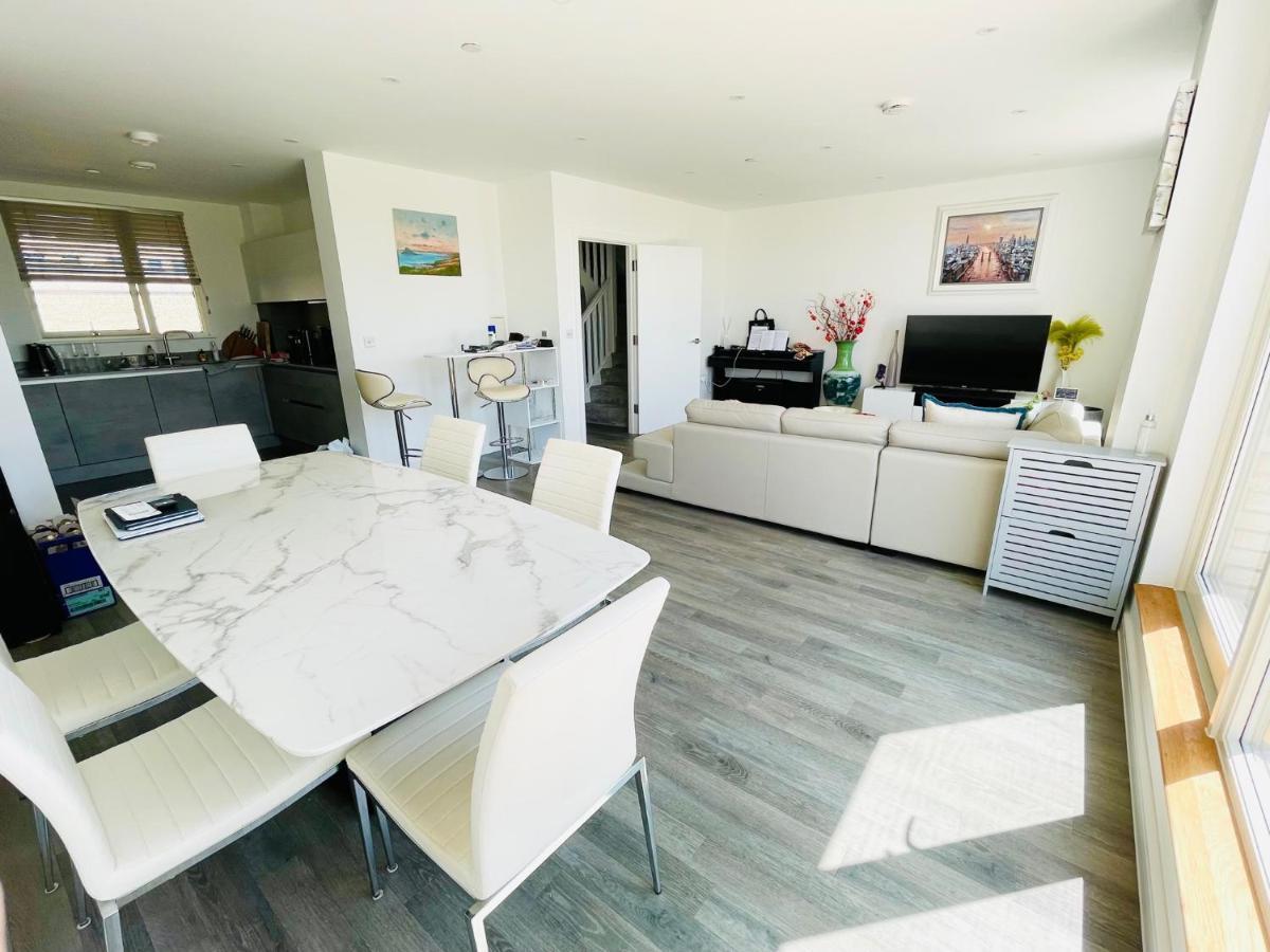 Apartment Modern Penthouse Flat With Free Indoor Parking London