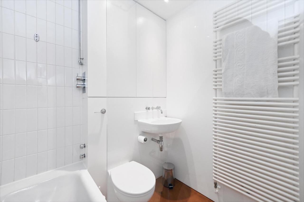 Interior-designer With 2 Terraces