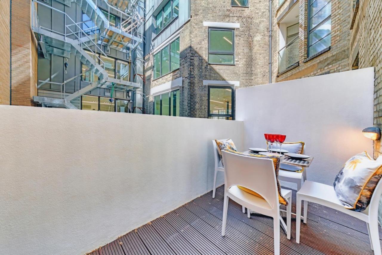 Interior-designer With 2 Terraces *