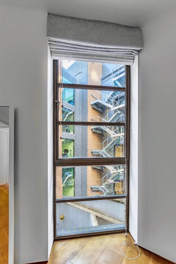 Interior-designer With 2 Terraces