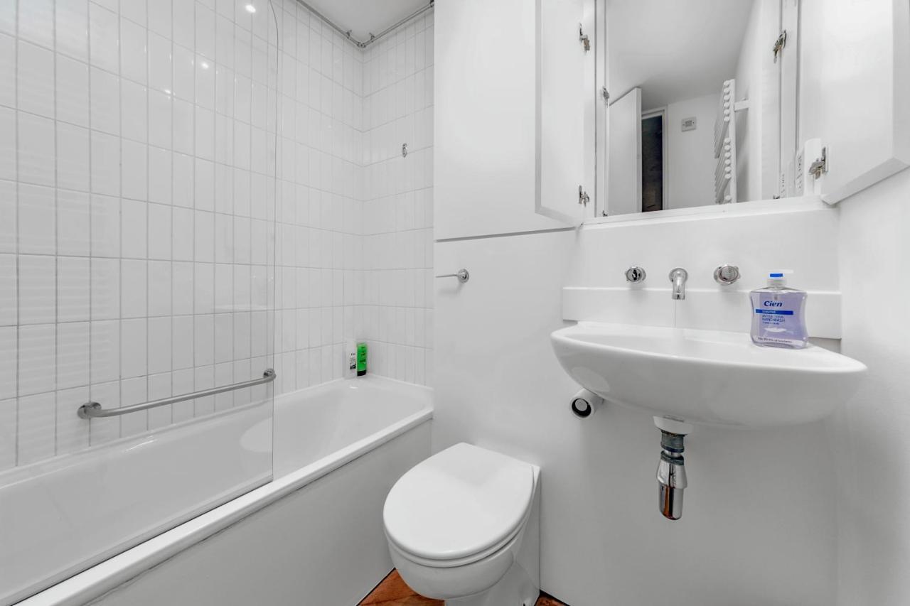 Interior-designer With 2 Terraces Londres