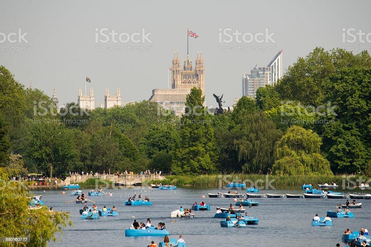 Apartamento Hyde Park Mansion: Spacious 3-bedroom Balcony Retreat Londres