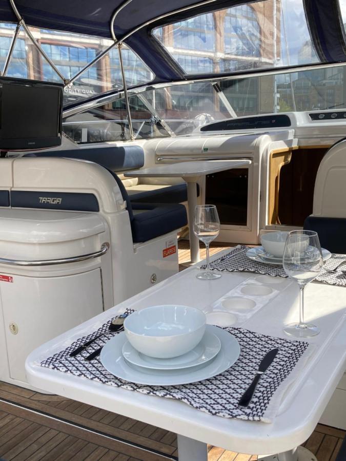 Entire Boat At St Katherine Docks 2 Available Select Using Options Londres