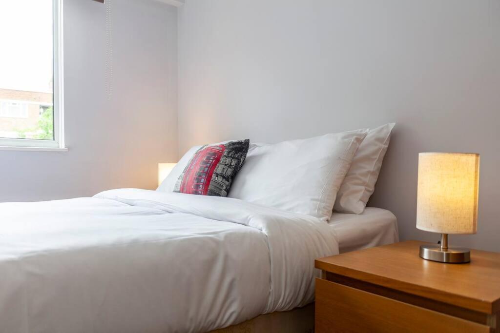 Newly Refurbished 5 Bdr House Wgarden And Parking Ferienhaus London