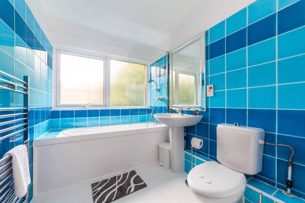 Newly Refurbished 5 Bdr House Wgarden And Parking * London