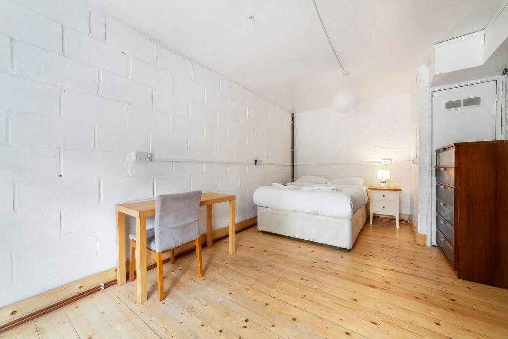 Newly Refurbished 5 Bdr House Wgarden And Parking Ferienhaus