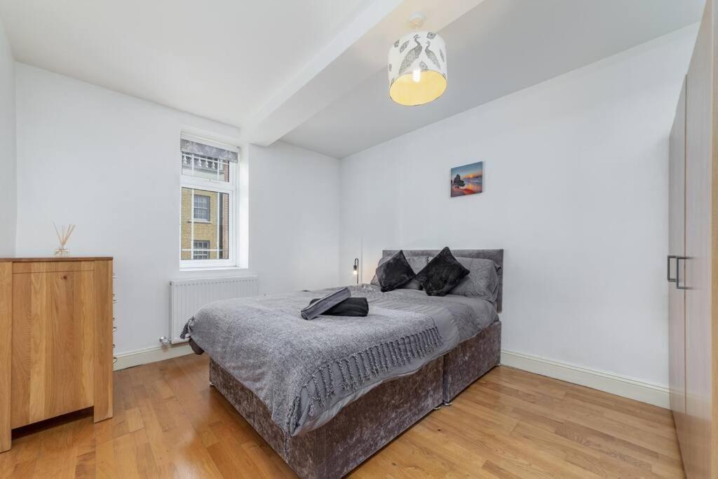 Lovely 2 Bed With With Private Patio Eye * Londen