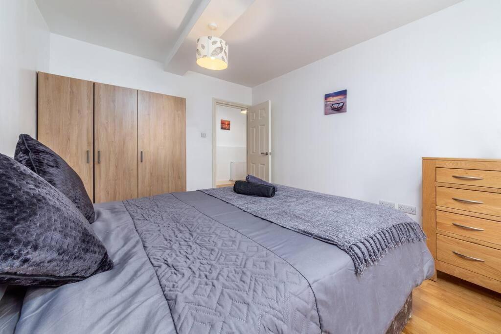 Lovely 2 Bed With With Private Patio Eye * Londen