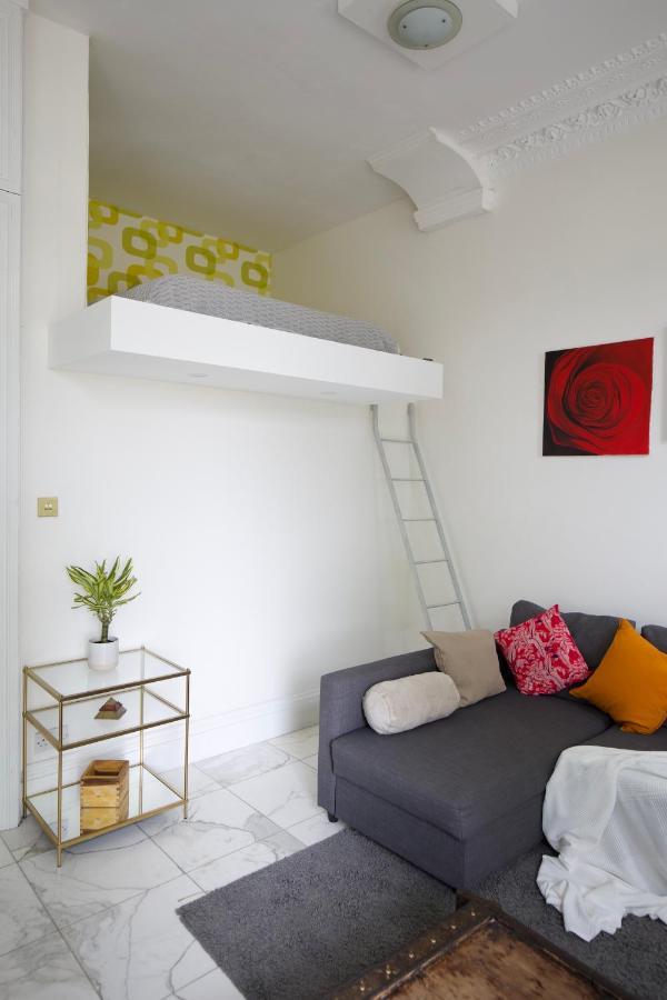 Large 2 Beds Flat Overlooking Clapham Common Park