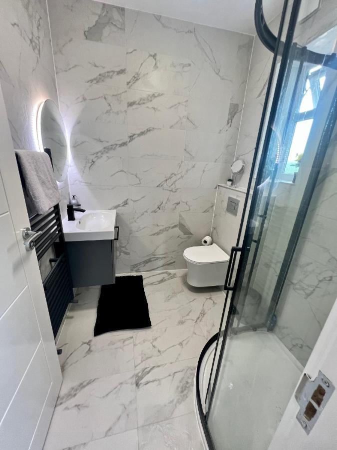 Wembley Stadium 5 Star Brand New Luxury Sleeps 14 With Parking Ferienhaus London