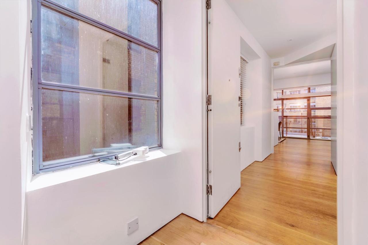Interior-designer With 2 Terraces Londres