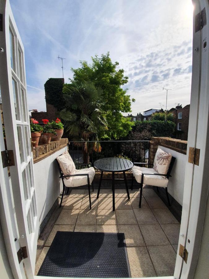 Lovely Large 1 Bed Renovated Flat W Balcony & 600mb Wifi * Londres