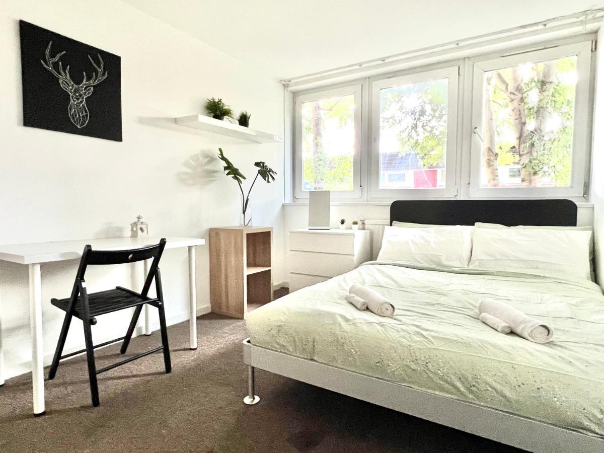 Hospedagem domiciliar Private Bedrooms In A Flat! Away From Home! Shared Bathroom Londres