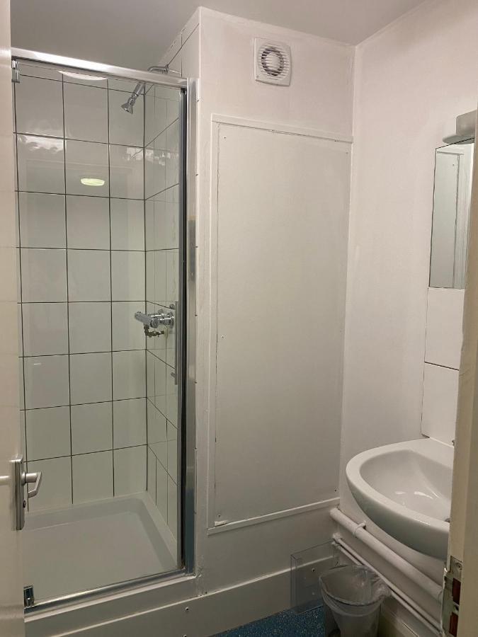 Charming For Students Only, Cricklewood Lane - Sk Londen