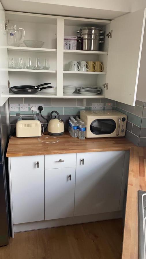 Newly Refurbished Flat In Camberwell, *