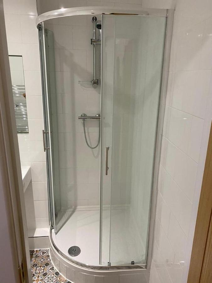 Newly Refurbished Flat In Camberwell, * London