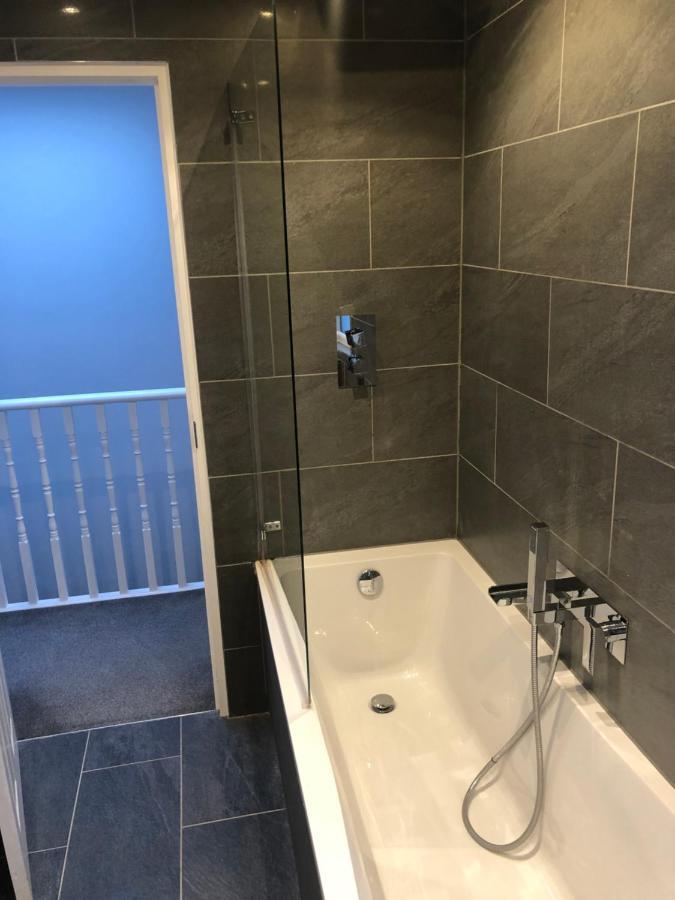 Great 4 Bedroom In Tooting * Londen