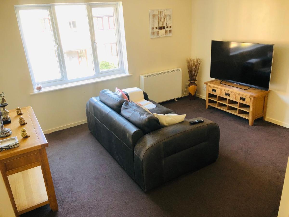 2 Bedroom, Near Station, Fast Wi-fi, Free Parking! Londen