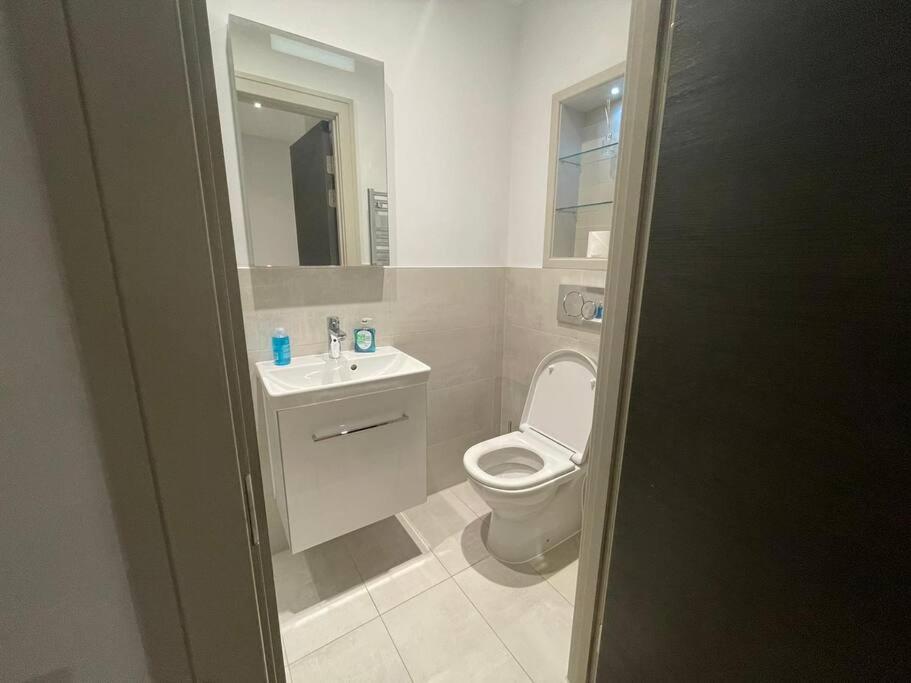 Apartamento Monthly Stays 1bed Serviced Studio Free Wifi & Netflix Whitechapel Perfect For Solo & Coupled Guests *
