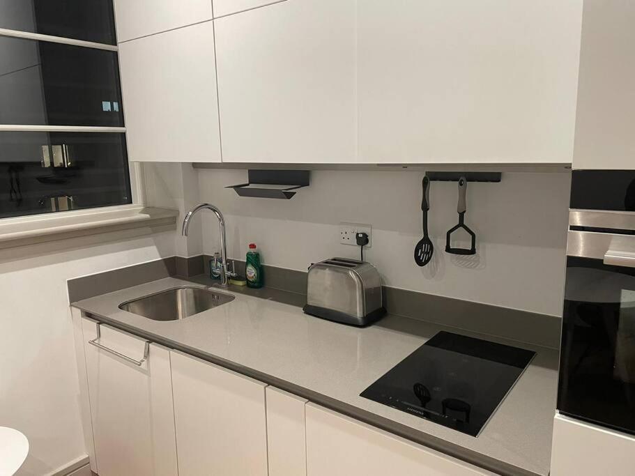 Apartamento Monthly Stays 1bed Serviced Studio Free Wifi & Netflix Whitechapel Perfect For Solo & Coupled Guests Londres