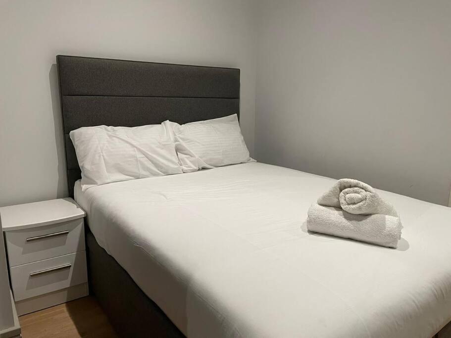 Monthly Stays 1bed Serviced Studio Free Wifi & Netflix Whitechapel Perfect For Solo & Coupled Guests Apartamento Londres