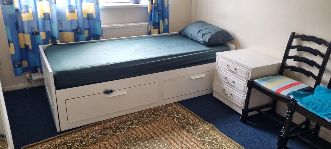 Appartement Private In Shares Flat Near Heathrow Airport *
