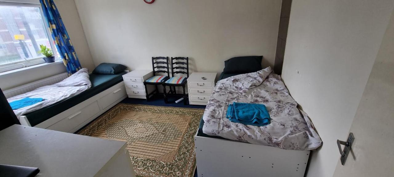 Private In Shares Flat Near Heathrow Airport Appartement *