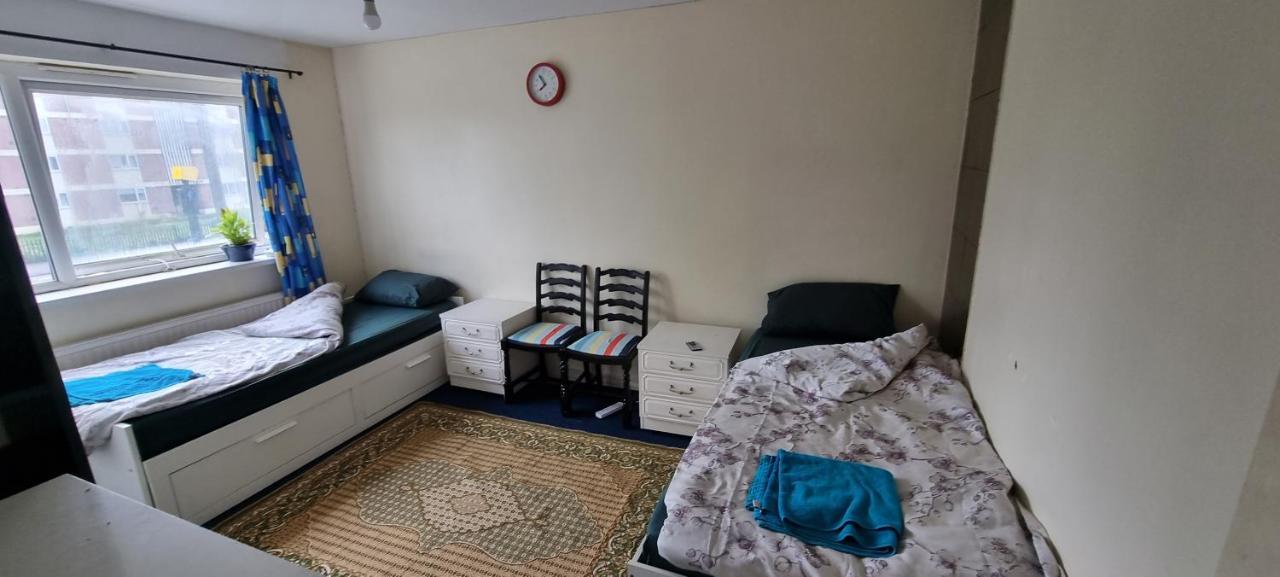 Private In Shares Flat Near Heathrow Airport * Londres