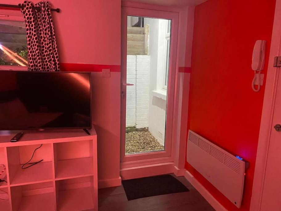 Private Garden 1bed Studio Apart Battersea Perfect For Coupled Or Solo Travellers Pet Friendly Free Netflix & Wifi Apartment *