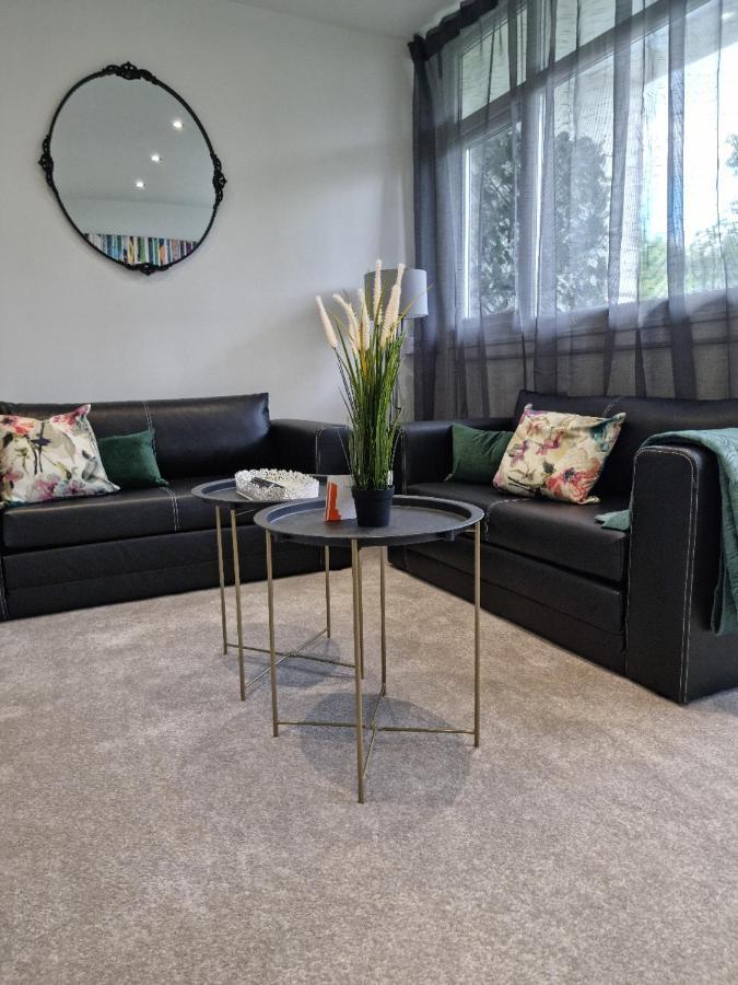 Remarkable 3-bed In Apartment *