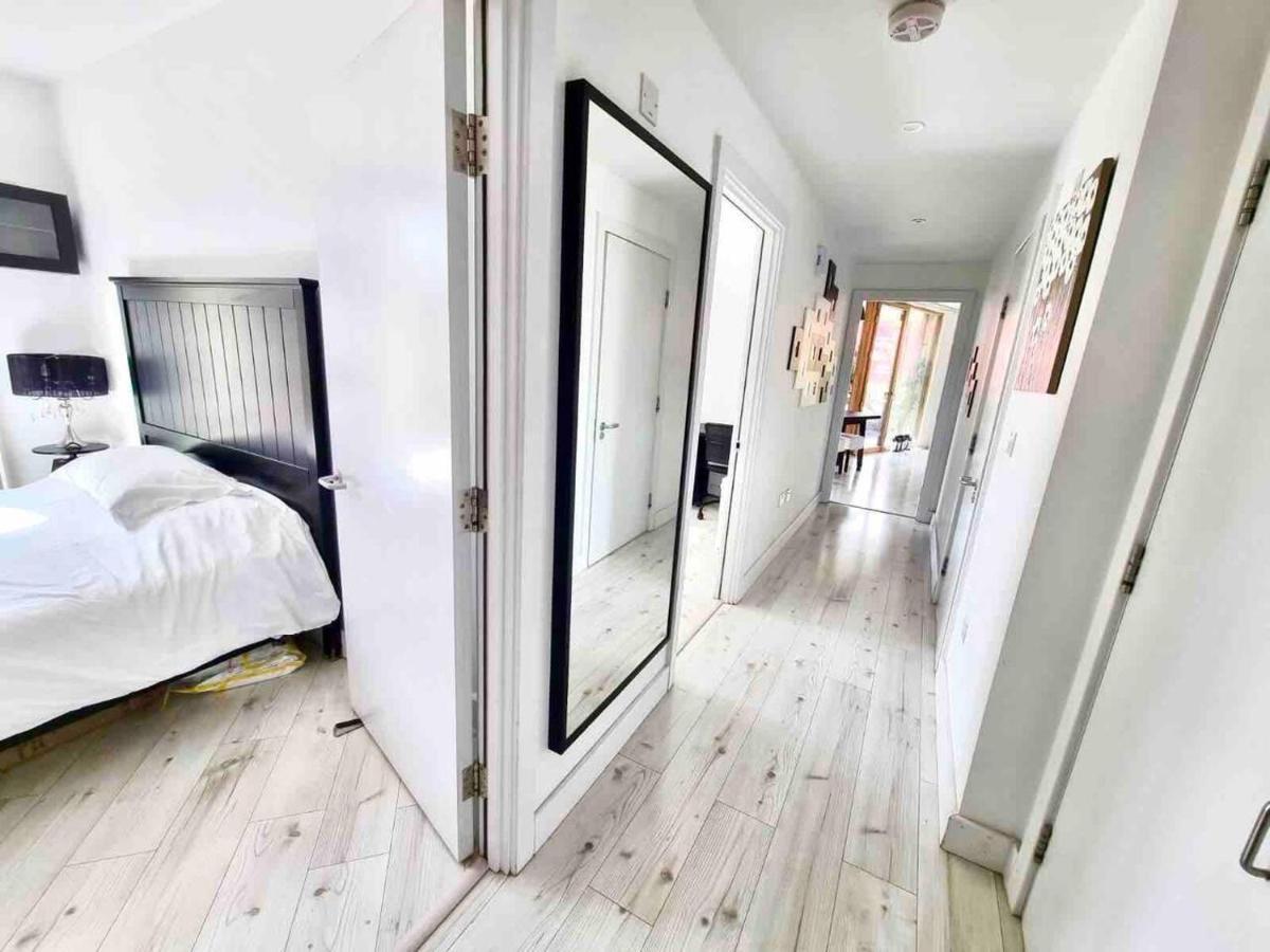Stunning 2-bed & Balcony In Notting Hill Apartamento