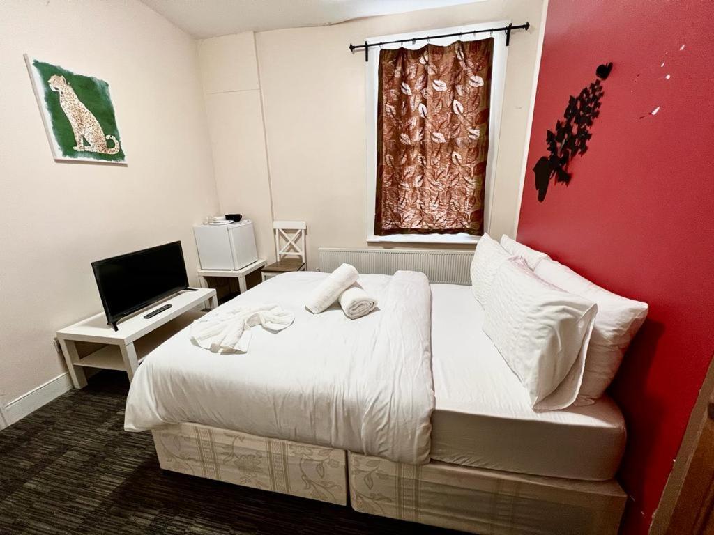 Spacious Double Bedroom! Homestay