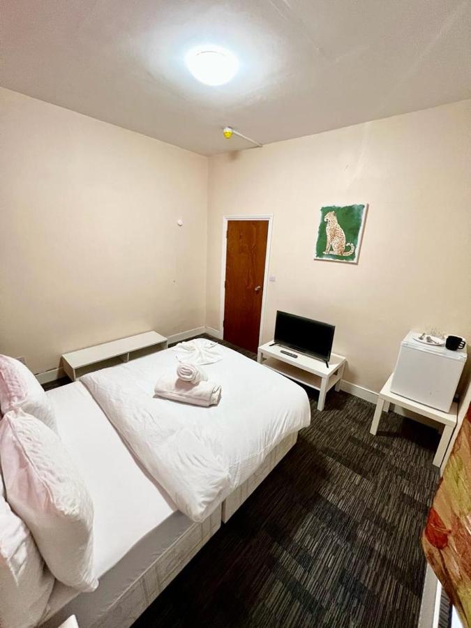Spacious Double Bedroom! *