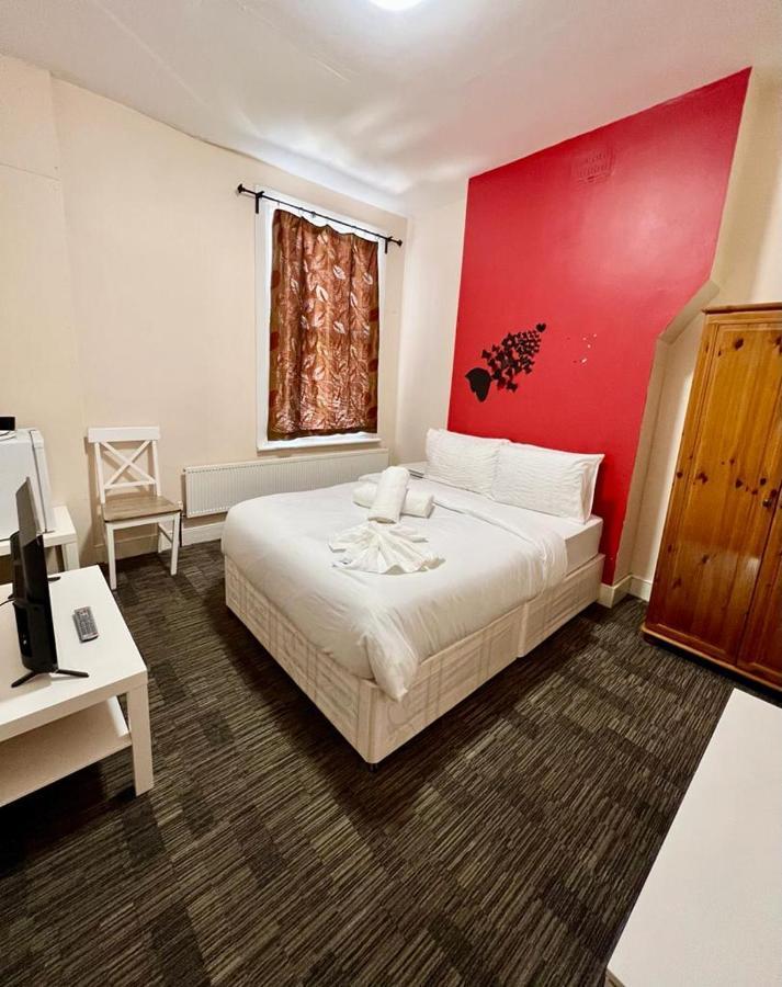 Spacious Double Bedroom!