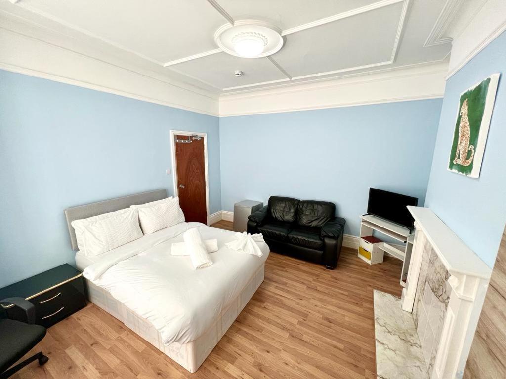Homestay Spacious Double Bedroom! London
