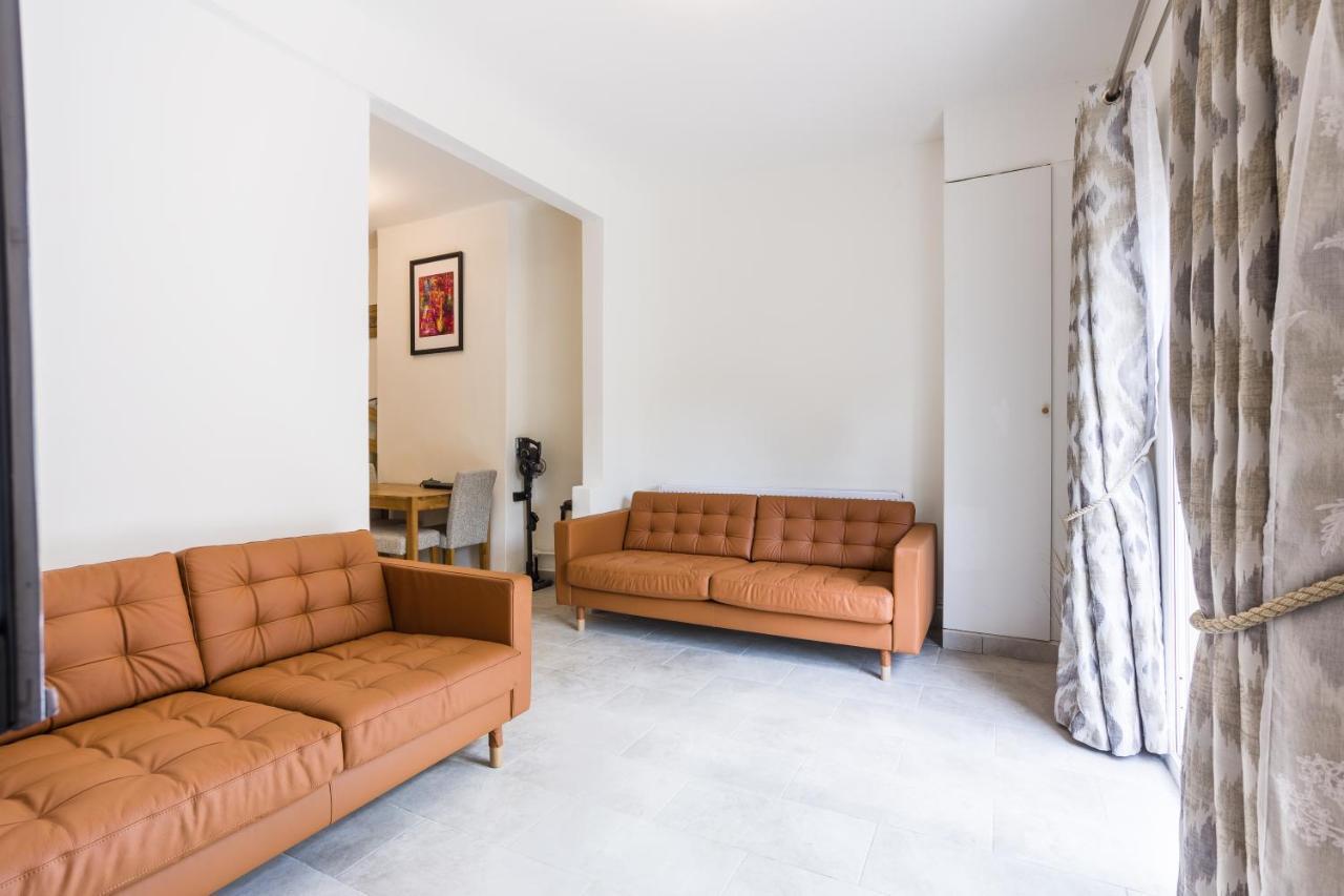 Vakantiehuis 4 Bedroom House With Garden, Parking & 3 Mins Walking Distance From Train Station