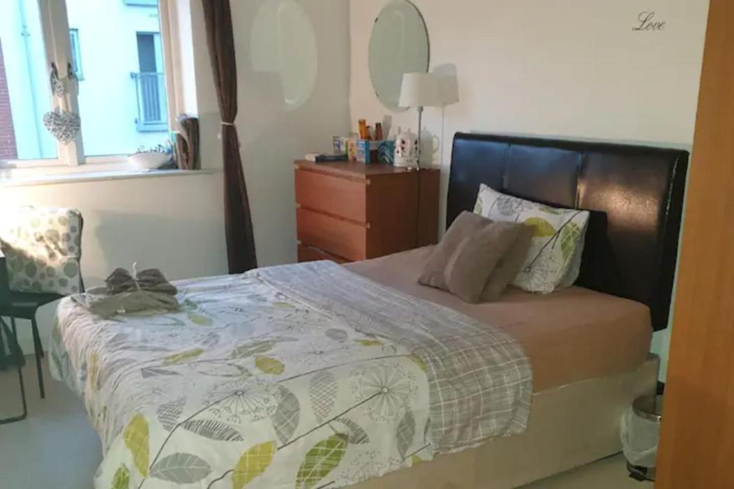 Habitación en casa particular Modern Lovely Bedroom Close To Stations In East London, Zone 2 Londres