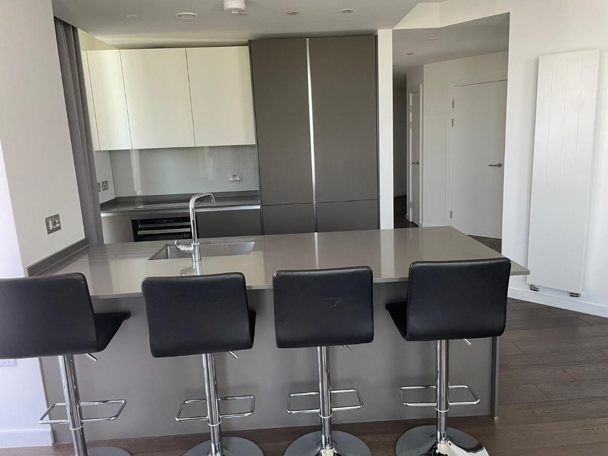 Apartamento Ellie N Conys 3 Bedroom With 2 Bathrooms, An Ensuite, Kitchen And Balcony In Stratford Westfield *