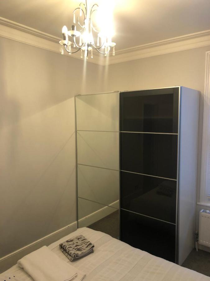 Great 4 Bedroom In Tooting Appartement *