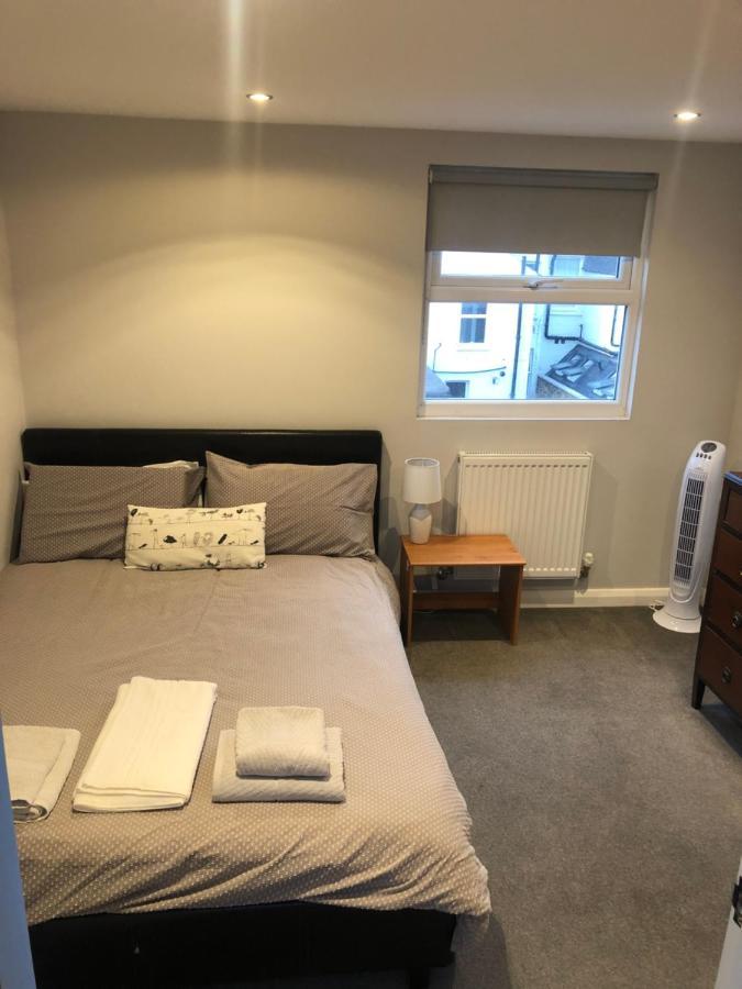 Appartement Great 4 Bedroom In Tooting Londen